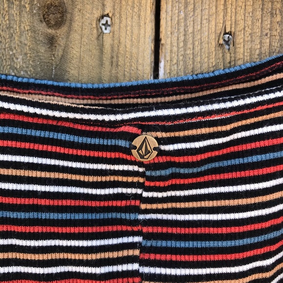 Women’s Small Volcom crop top. - Picture 4 of 4